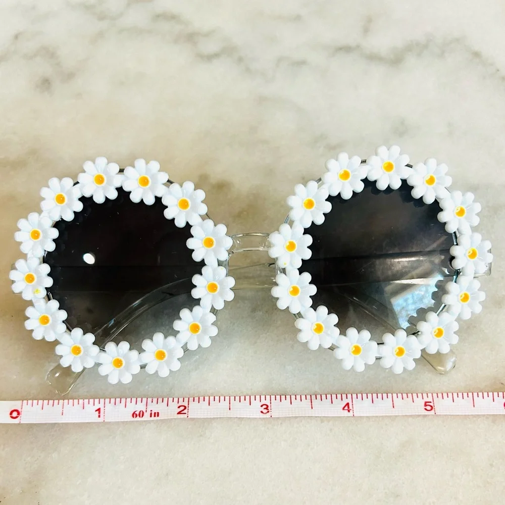 Daisy Round Sunglasses Floral Design for Costume Parties, Festivals, Retro, Gift